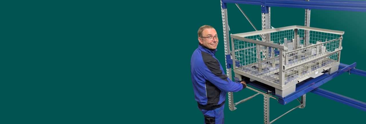 Neu im Sortiment: Traversen- und Bodenauszüge für Gitterboxen