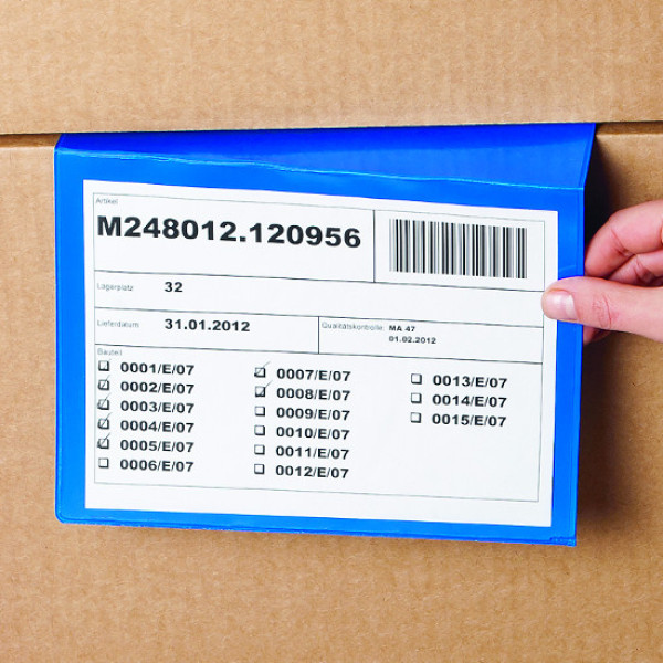 Pockets for stacked cartons