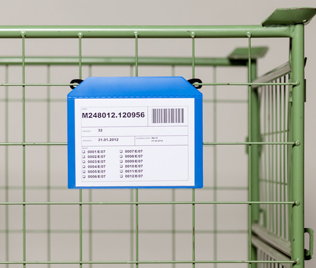 Pockets for wire boxes with hooks