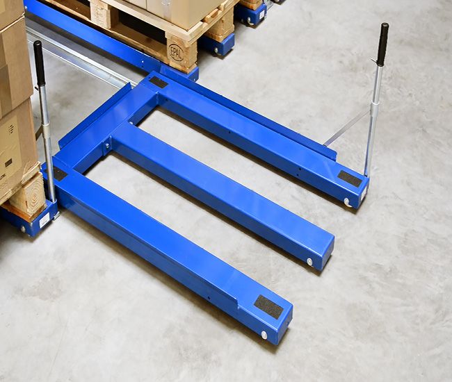 Heavy-duty floor mounted pull-out units | Loading from the forklift corridor