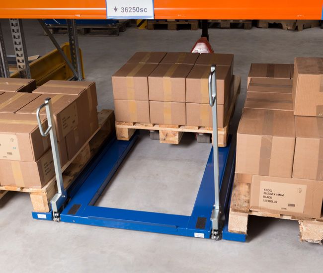 Heavy-duty floor mounted pull-out units | Loading from the forklift corridor