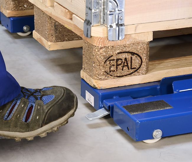 Standard floor mounted pull-out units | Loading from forklift corridor