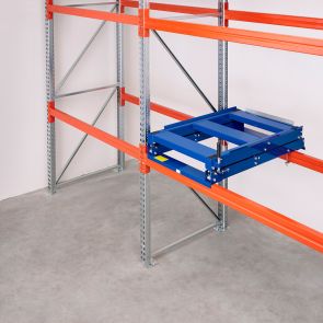 Heavy duty pallet pull-out unit with handle