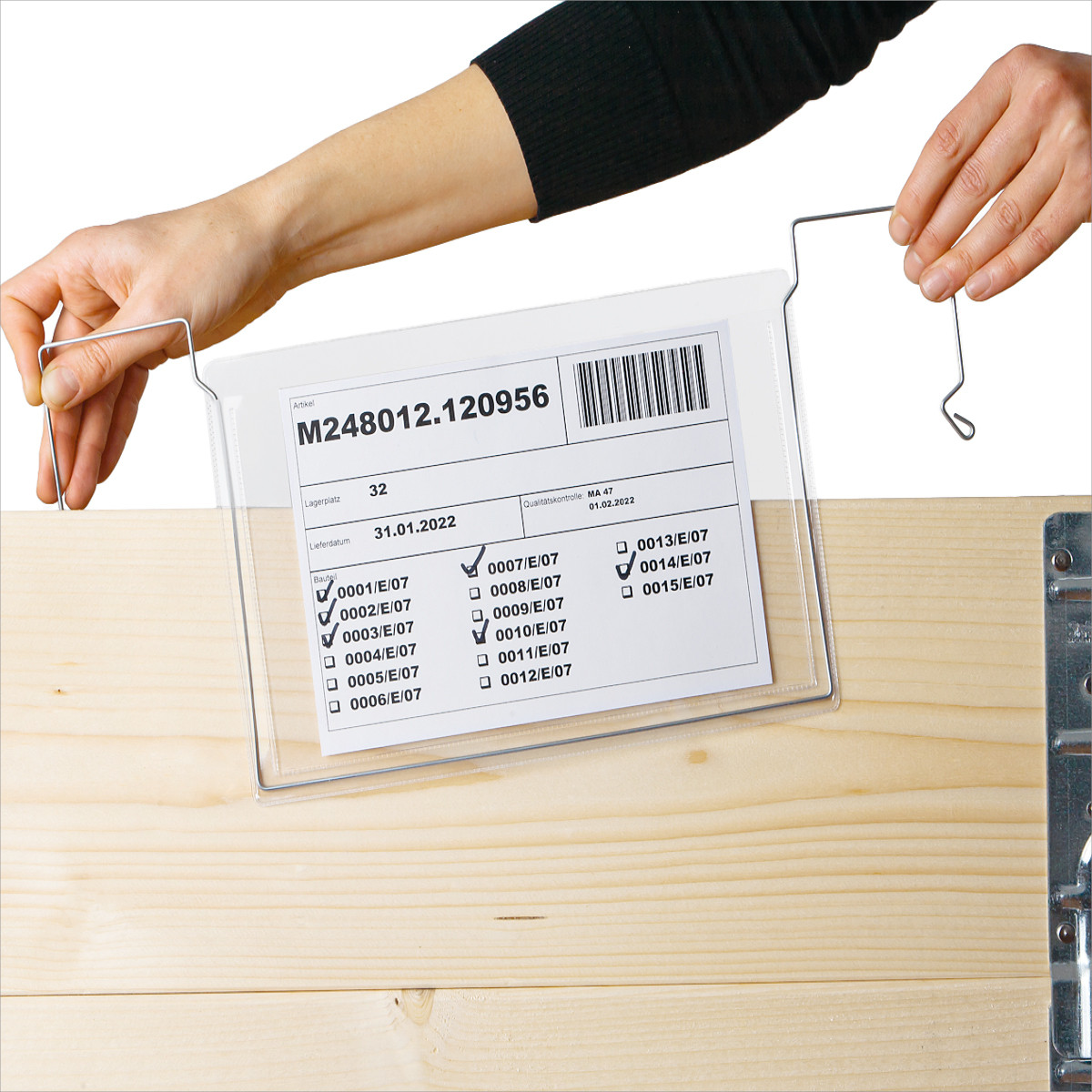 Pockets with wire hangers