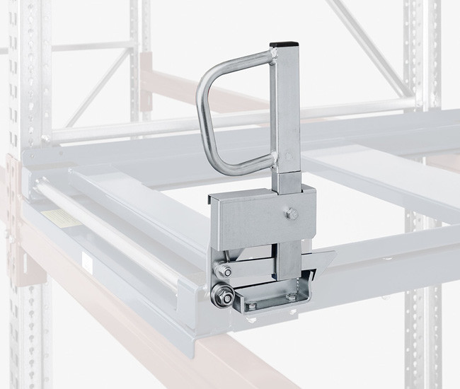 Easy-action-handle for pull out unit