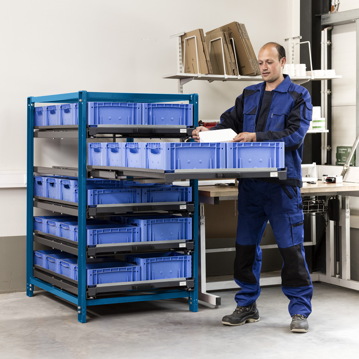 Compact pull-out rack 200 kg