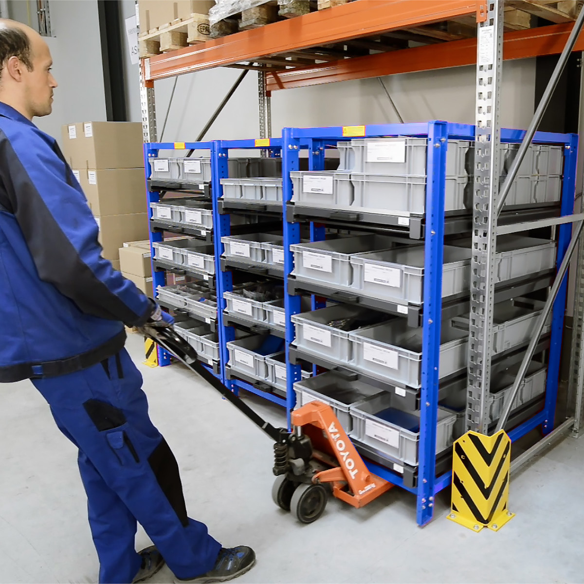 Compact pull-out rack 150 kg