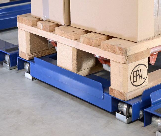Heavy-duty floor mounted pull-out  units | Loading from the forklift corridor
