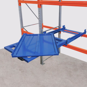 Drehbarer Auszug in einem Palettenregal