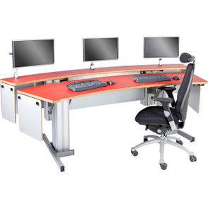 Mega Control mit Tischplatten und Monitoren (nicht im Preis inklusive)