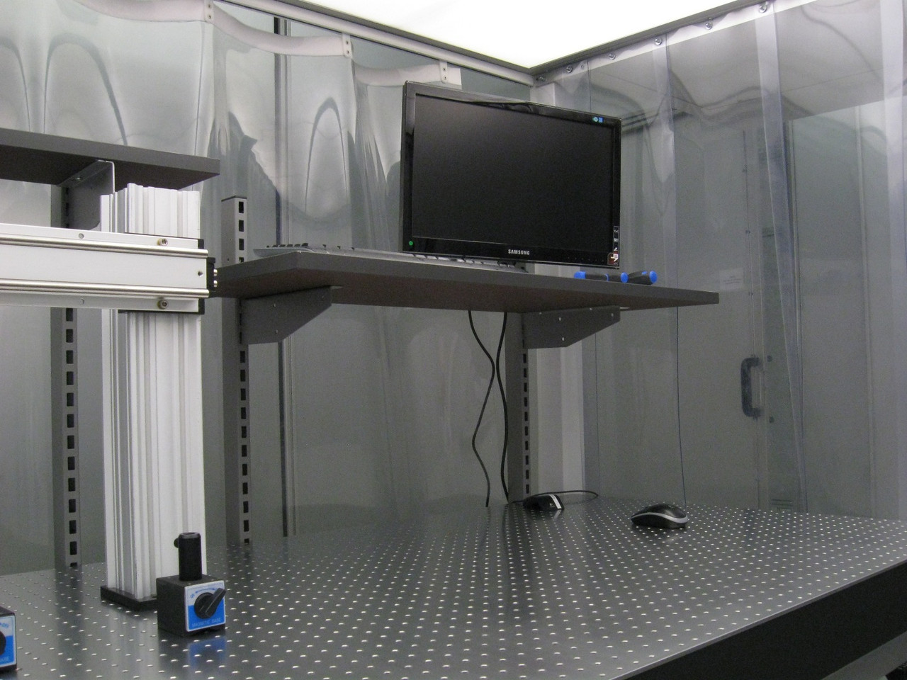 KROG Höhenverstellbare Arbeitstische für Laserproduzent Edgewave